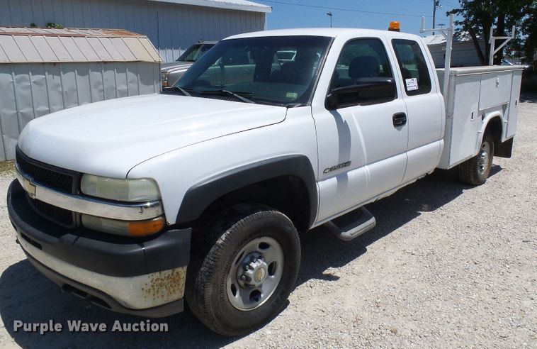 image for item DG1937 2002 Chevrolet Silverado 2500HD  utility bed pickup truck