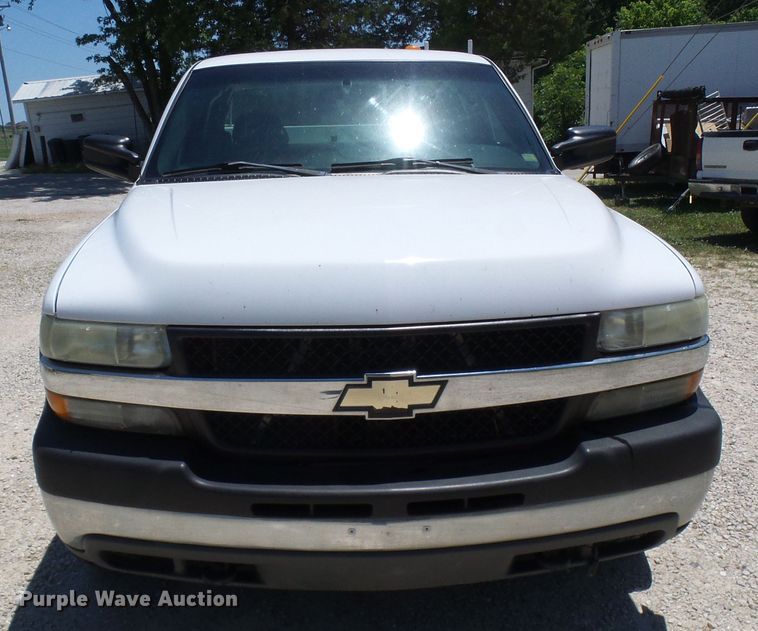 image for item DG1937 2002 Chevrolet Silverado 2500HD  utility bed pickup truck