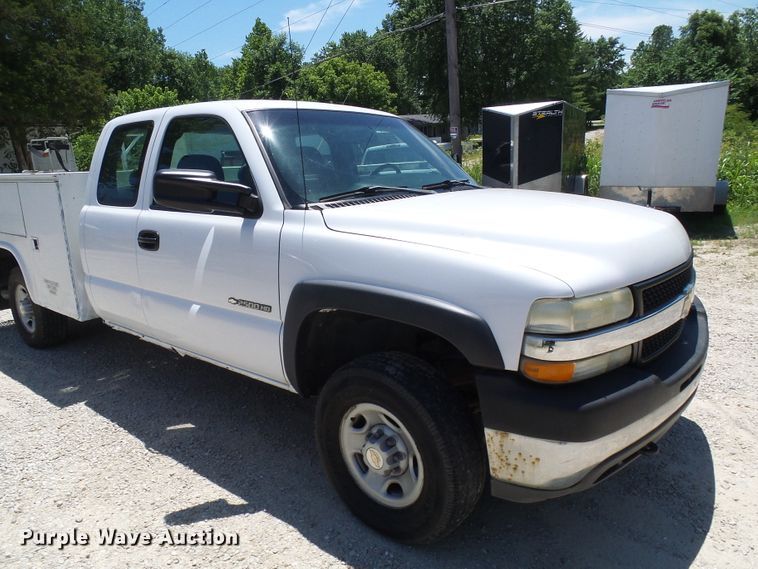 image for item DG1937 2002 Chevrolet Silverado 2500HD  utility bed pickup truck