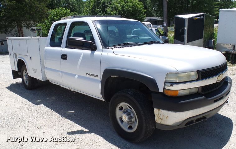 image for item DG1937 2002 Chevrolet Silverado 2500HD  utility bed pickup truck