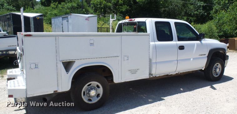 image for item DG1937 2002 Chevrolet Silverado 2500HD  utility bed pickup truck