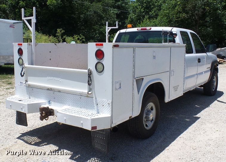 image for item DG1937 2002 Chevrolet Silverado 2500HD  utility bed pickup truck