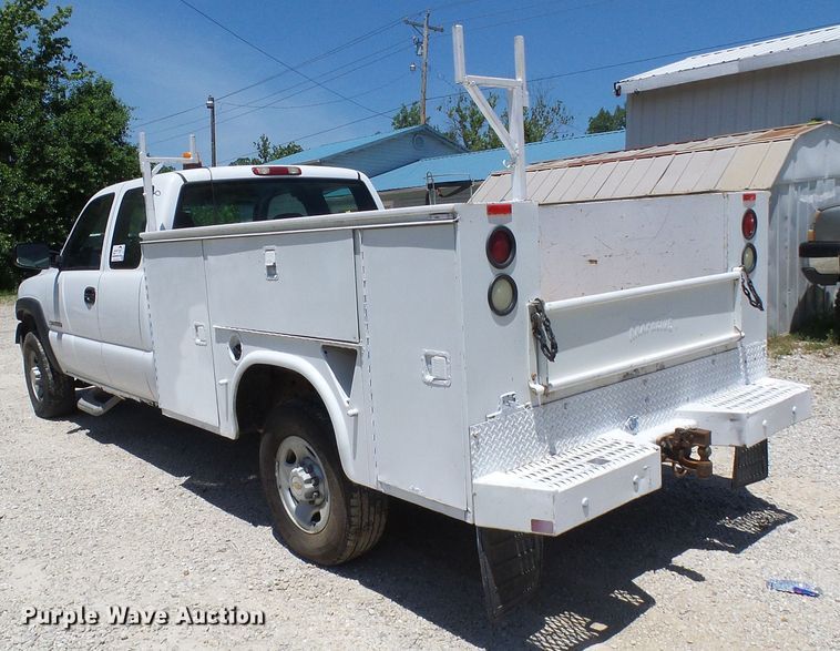 image for item DG1937 2002 Chevrolet Silverado 2500HD  utility bed pickup truck