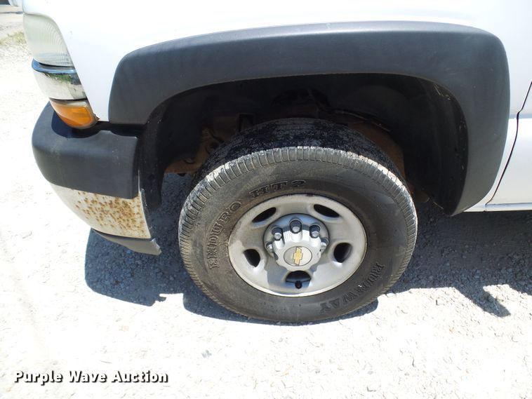 image for item DG1937 2002 Chevrolet Silverado 2500HD  utility bed pickup truck