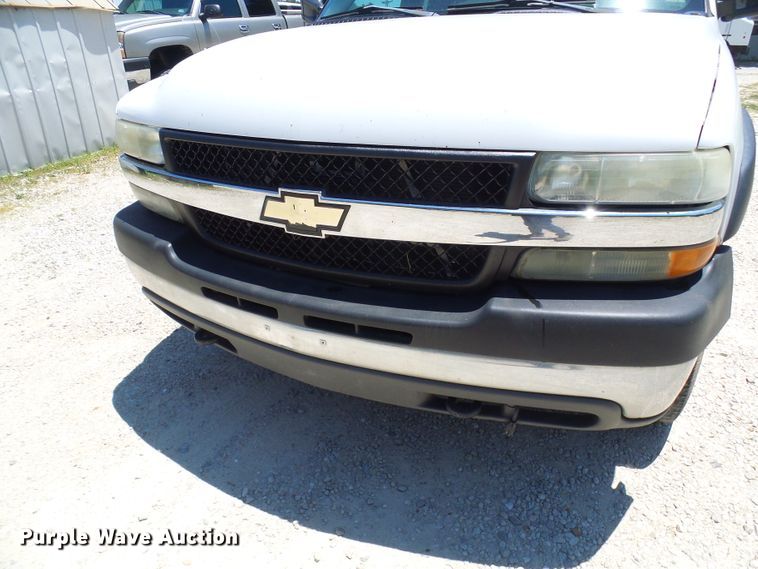 image for item DG1937 2002 Chevrolet Silverado 2500HD  utility bed pickup truck