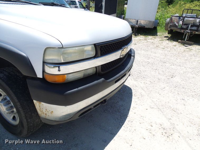 image for item DG1937 2002 Chevrolet Silverado 2500HD  utility bed pickup truck