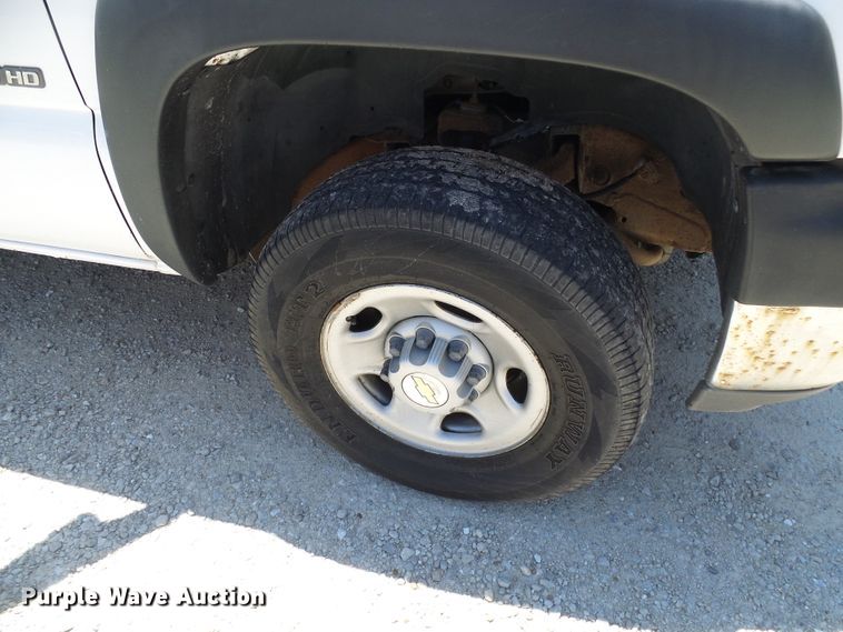 image for item DG1937 2002 Chevrolet Silverado 2500HD  utility bed pickup truck