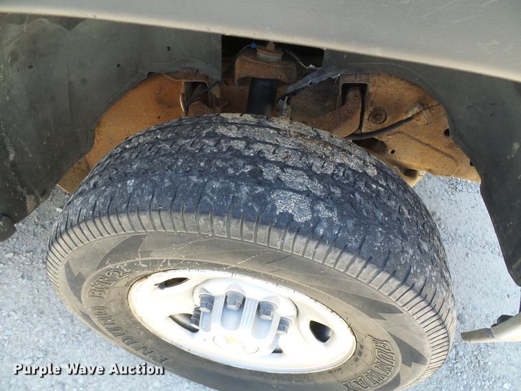 image for item DG1937 2002 Chevrolet Silverado 2500HD  utility bed pickup truck