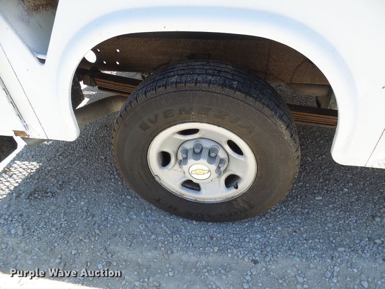 image for item DG1937 2002 Chevrolet Silverado 2500HD  utility bed pickup truck