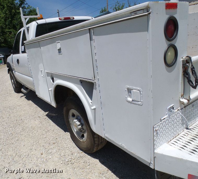 image for item DG1937 2002 Chevrolet Silverado 2500HD  utility bed pickup truck