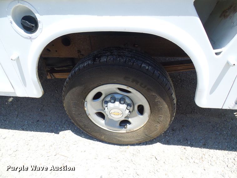 image for item DG1937 2002 Chevrolet Silverado 2500HD  utility bed pickup truck