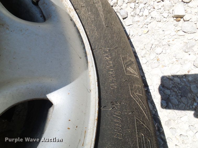 image for item DG1937 2002 Chevrolet Silverado 2500HD  utility bed pickup truck