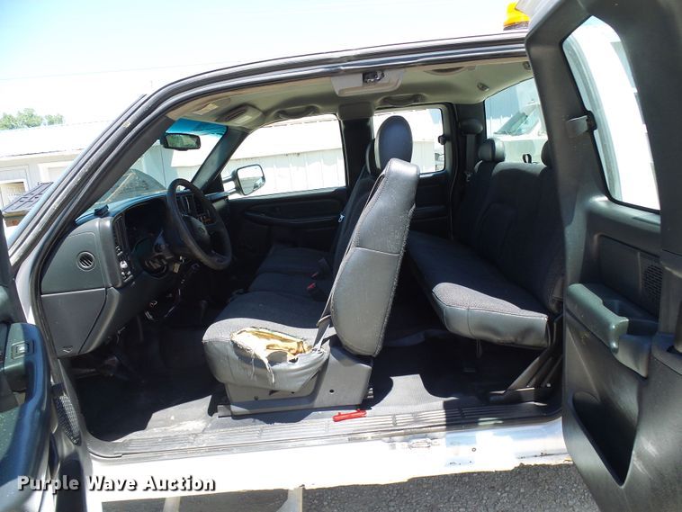 image for item DG1937 2002 Chevrolet Silverado 2500HD  utility bed pickup truck