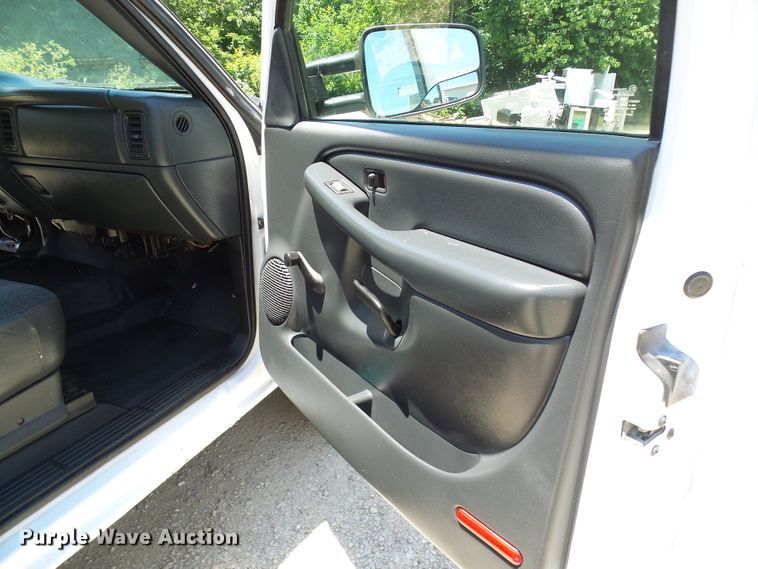 image for item DG1937 2002 Chevrolet Silverado 2500HD  utility bed pickup truck