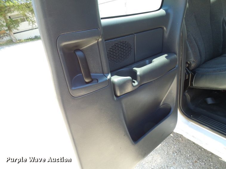 image for item DG1937 2002 Chevrolet Silverado 2500HD  utility bed pickup truck