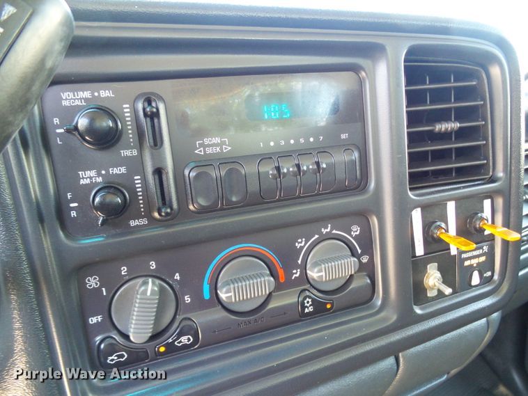 image for item DG1937 2002 Chevrolet Silverado 2500HD  utility bed pickup truck