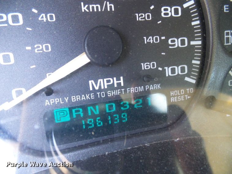 image for item DG1937 2002 Chevrolet Silverado 2500HD  utility bed pickup truck