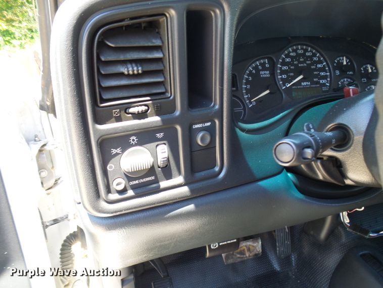 image for item DG1937 2002 Chevrolet Silverado 2500HD  utility bed pickup truck