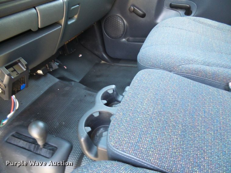 image for item DG1937 2002 Chevrolet Silverado 2500HD  utility bed pickup truck