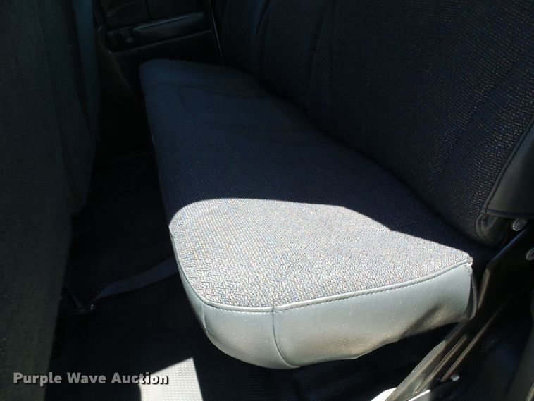 image for item DG1937 2002 Chevrolet Silverado 2500HD  utility bed pickup truck