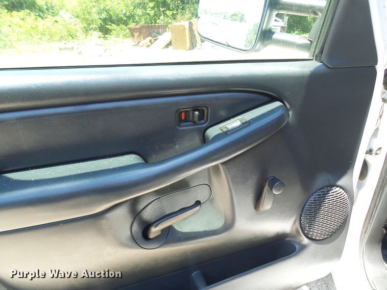 image for item DG1937 2002 Chevrolet Silverado 2500HD  utility bed pickup truck