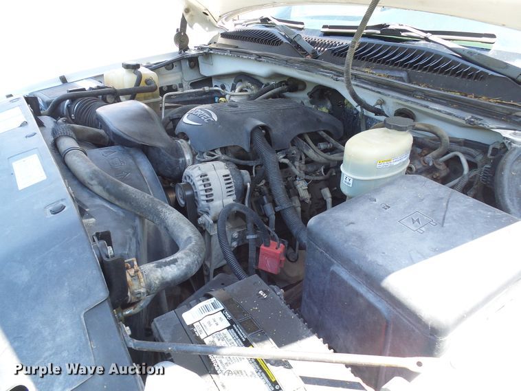 image for item DG1937 2002 Chevrolet Silverado 2500HD  utility bed pickup truck