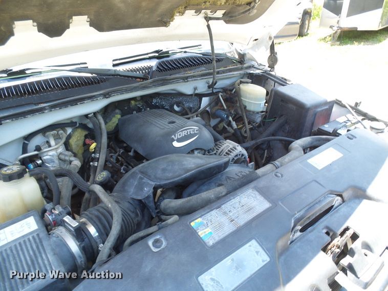 image for item DG1937 2002 Chevrolet Silverado 2500HD  utility bed pickup truck