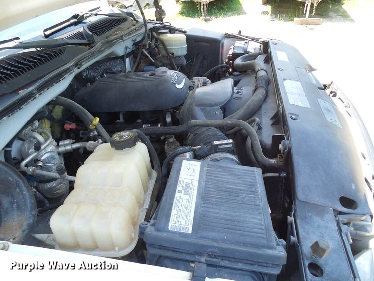 image for item DG1937 2002 Chevrolet Silverado 2500HD  utility bed pickup truck