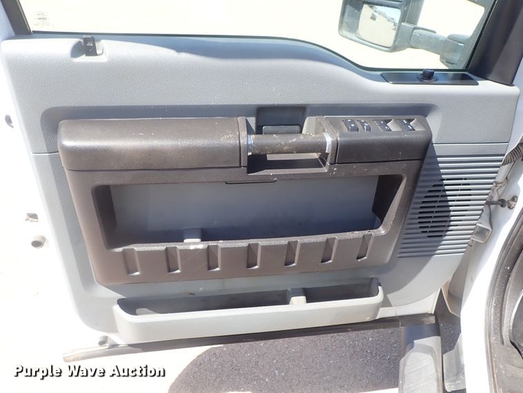 image for item DG2210 2015 Ford F250 Super Duty  Crew Cab pickup truck