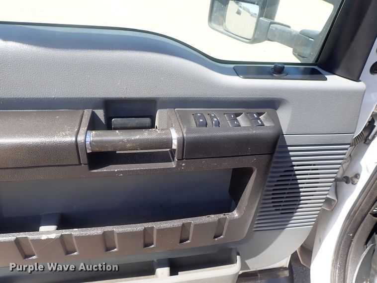 image for item DG2210 2015 Ford F250 Super Duty  Crew Cab pickup truck