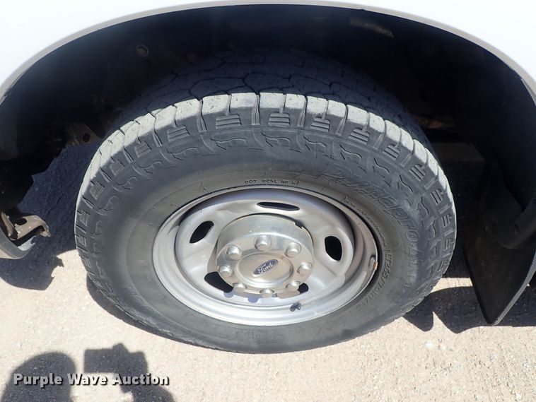 image for item DG2210 2015 Ford F250 Super Duty  Crew Cab pickup truck