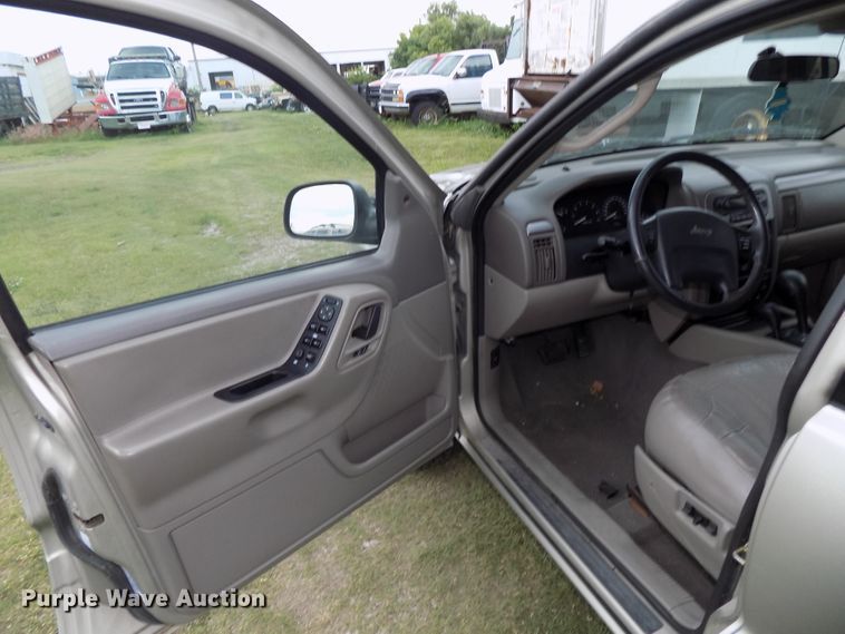 image for item DG2610 2004 Jeep Grand Cherokee  SUV