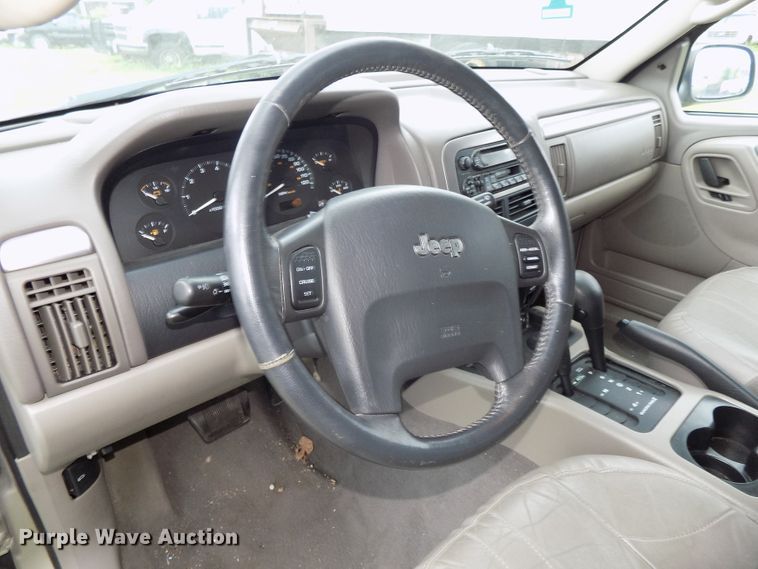 image for item DG2610 2004 Jeep Grand Cherokee  SUV