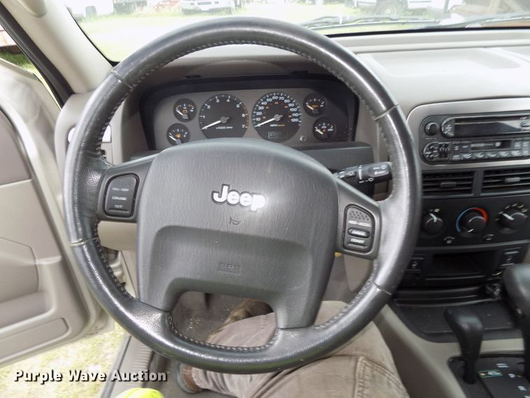image for item DG2610 2004 Jeep Grand Cherokee  SUV