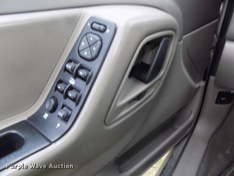 image for item DG2610 2004 Jeep Grand Cherokee  SUV