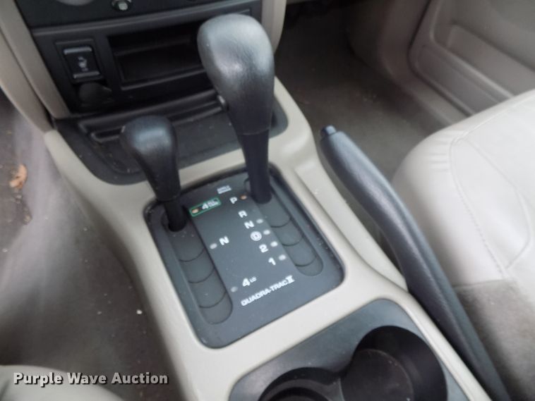 image for item DG2610 2004 Jeep Grand Cherokee  SUV