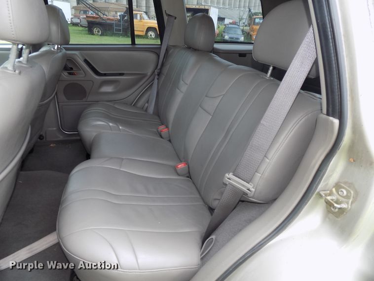 image for item DG2610 2004 Jeep Grand Cherokee  SUV