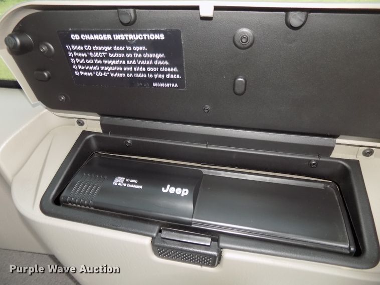 image for item DG2610 2004 Jeep Grand Cherokee  SUV