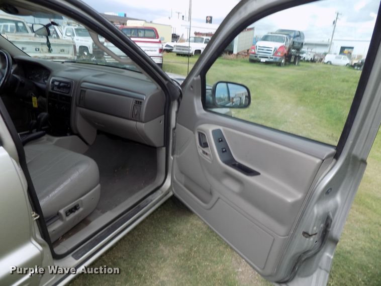 image for item DG2610 2004 Jeep Grand Cherokee  SUV