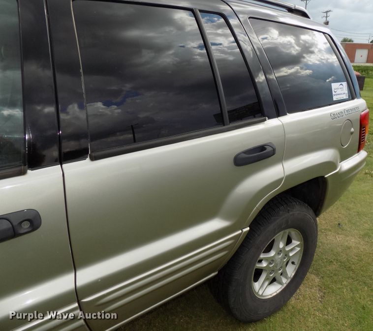 image for item DG2610 2004 Jeep Grand Cherokee  SUV