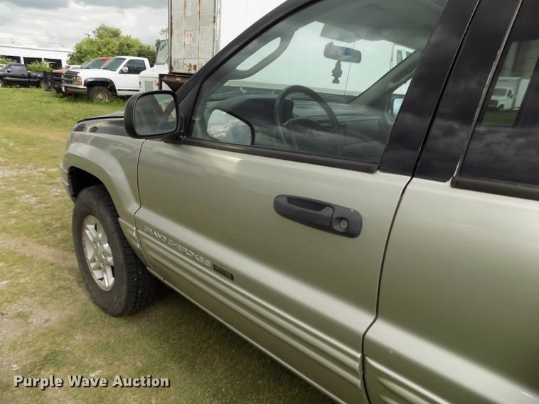 image for item DG2610 2004 Jeep Grand Cherokee  SUV