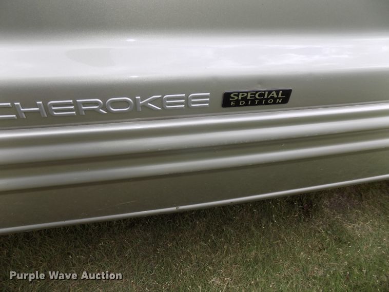 image for item DG2610 2004 Jeep Grand Cherokee  SUV
