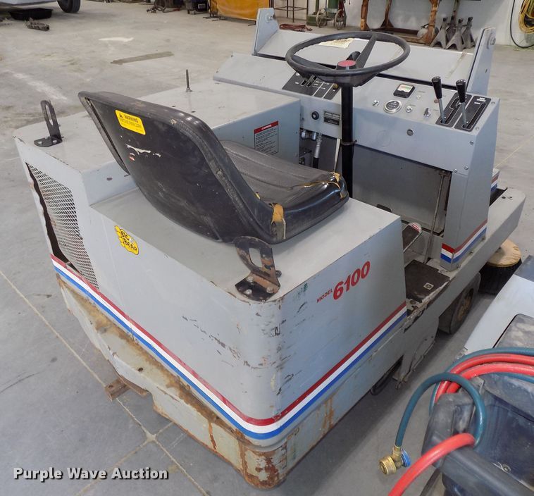 image for item DG2636 Clarke American Lincoln 6100 sweeper