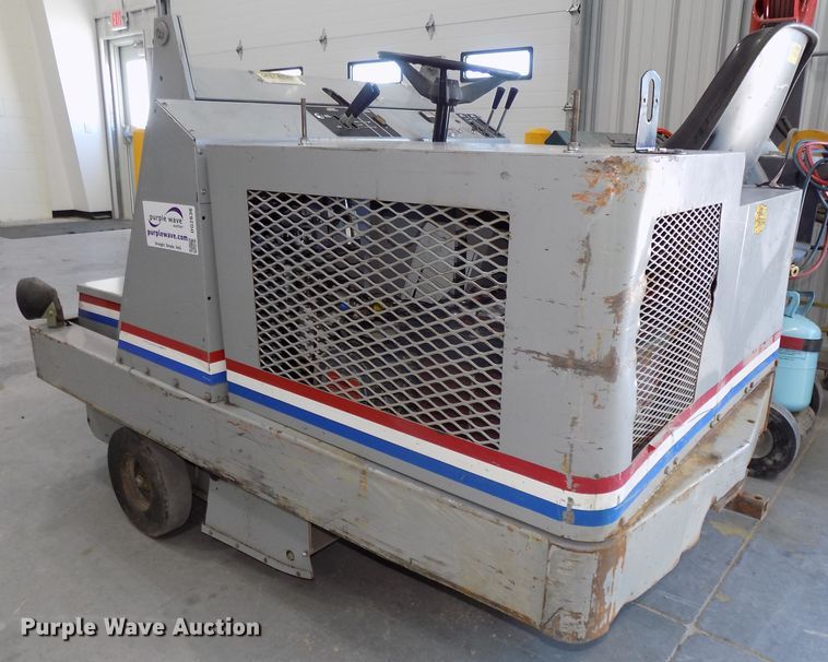 image for item DG2636 Clarke American Lincoln 6100 sweeper