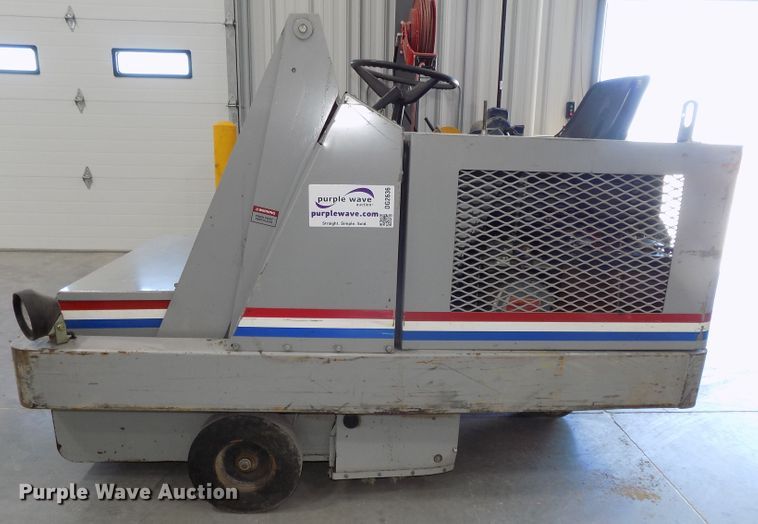 image for item DG2636 Clarke American Lincoln 6100 sweeper