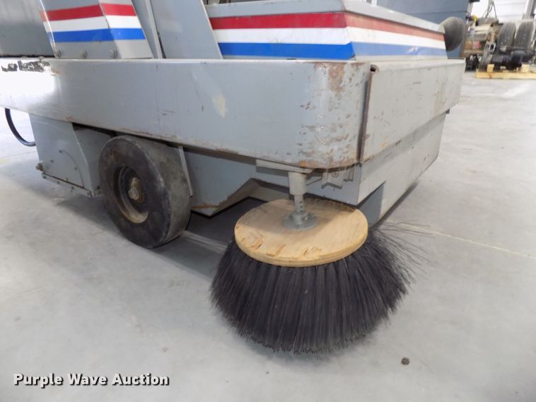 image for item DG2636 Clarke American Lincoln 6100 sweeper