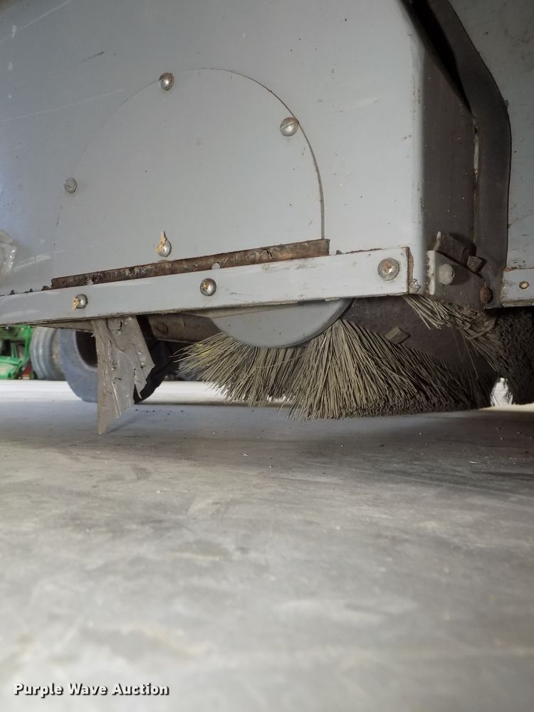 image for item DG2636 Clarke American Lincoln 6100 sweeper