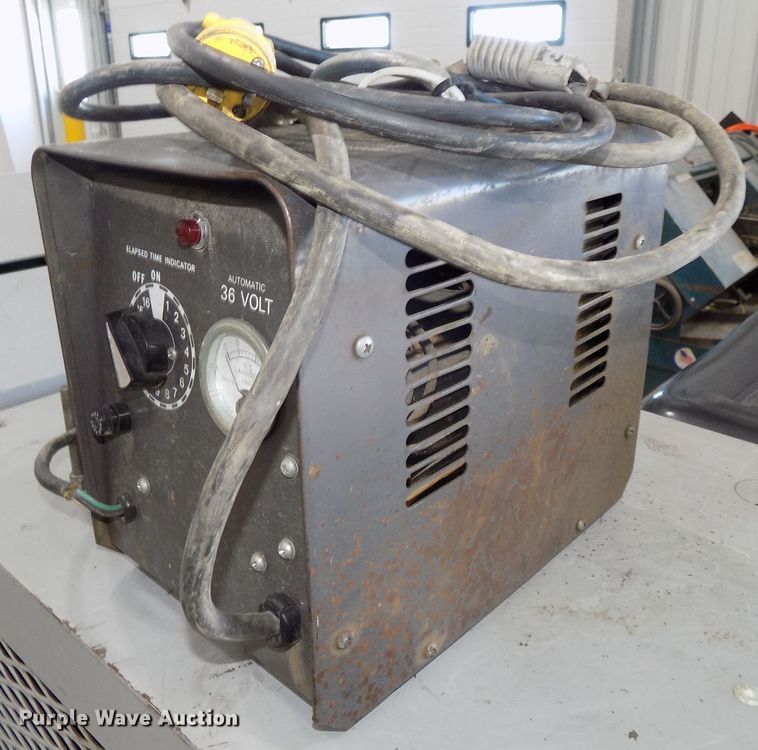 image for item DG2636 Clarke American Lincoln 6100 sweeper