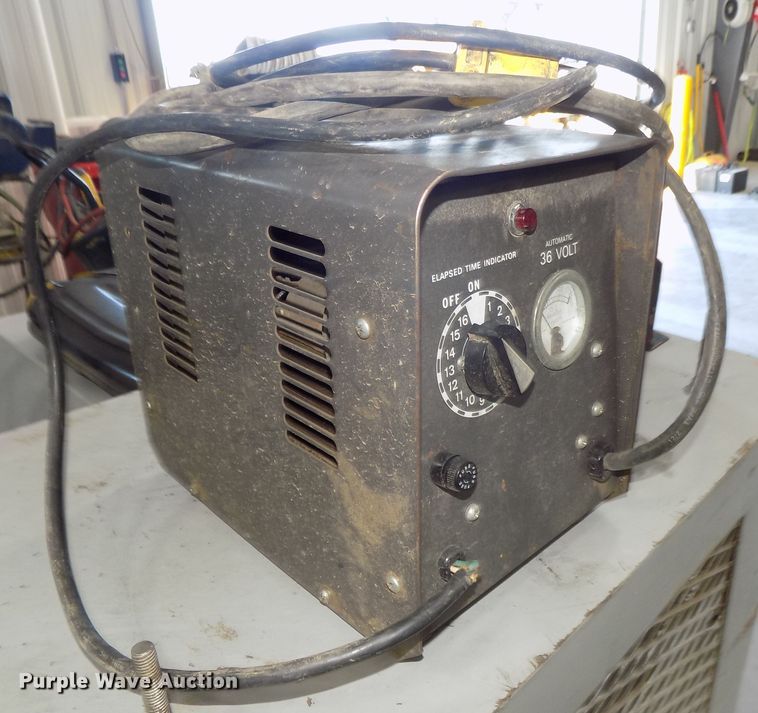 image for item DG2636 Clarke American Lincoln 6100 sweeper