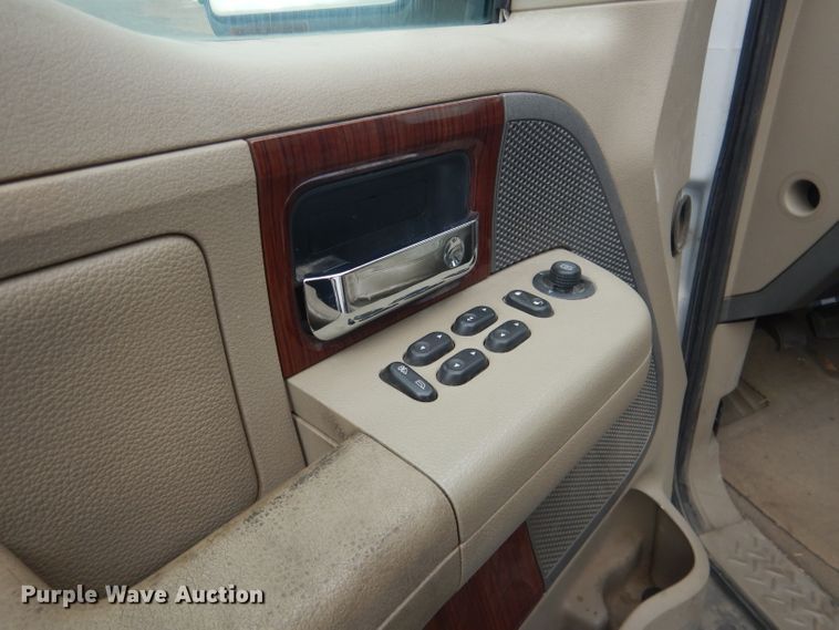 image for item DG4501 2006 Ford F150  SuperCab pickup truck